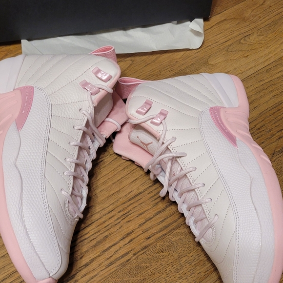 Jordan Kids Sneakers in White and Light Pink - Picture 9 of 13
